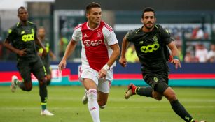 Laifis y Tadic disputan el balón durante un partido