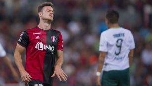 Angelo Henríquez lamentándose durante un partido de Copa vs Zacatepec