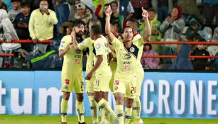 Lainez festeja un gol del América