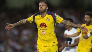 Jérémy Ménez festeja gol con América