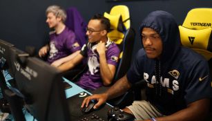 Los jugadores de los Rams hicieron equipo con los Gladiators