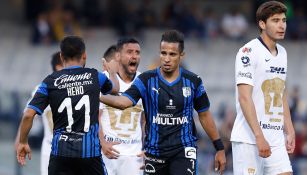 Jugadores de Gallos celebran un gol en CU