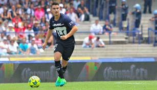 Alejandro Zamudio, durante un duelo con Pumas