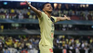  Henry Martín  celebra el 2-2