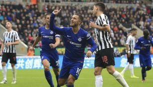 Eden Hazard festejando su anotación vs Newcastle