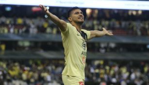 Henry Martín celebrando su gol contra Pumas