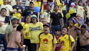 Aficionados de América durante el duelo contra Lobos BUAP