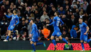 Jugadores de Italia celebran un gol