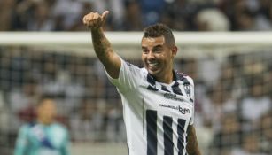 Edwin Cardona celebra un gol con Rayados