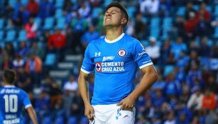 Jonatan Cristaldo en un partido con Cruz Azul