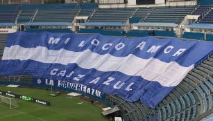 La manta de que prepararon los aficionados de Cruz Azul