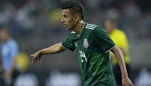 Roberto Alvarado durante el partido vs Uruguay