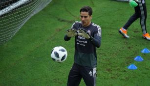 Ochoa durante el entrenamiento de la Selección Mexicana