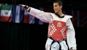 Steven López festeja victoria tras un combate en Beijing 2008