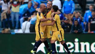 Festejo de Leyendas del América al término del partido 