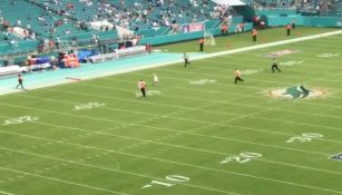 Niño invadiendo el Hard Rock Stadium 