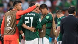 Edson Álvarez y Hugo Ayala se lamentan en un juego del Tri