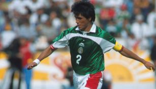 Claudio Suárez, en un juego con el Tri 