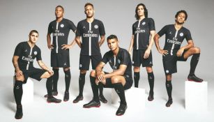 Jugadores del PSG lucen jersey con la marca Jordan