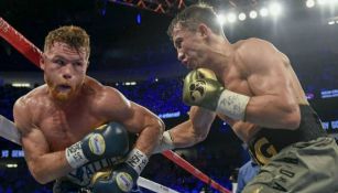 Canelo se defiende de los golpes de Golovkin