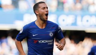 Hazard celebra una anotación en la J5 de la Premier League