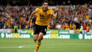 Raúl Jiménez celebra anotación vs Burnley en Premier League 