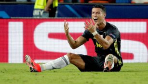 Cristiano Ronaldo en lamento durante el duelo ante Valencia 