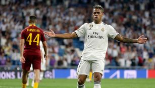 Mariano Díaz festeja tras firmar un golazo contra la Roma