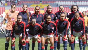 Foto oficial de Chivas en un juego de Liga MX Femenil