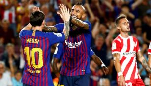 Messi festeja con Vidal su gol contra el Girona