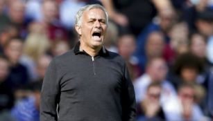 Mourinho reclama durante el partido vs West Ham