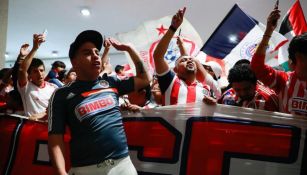 Aficionados de Chivas en el aeropuerto de la CDMX