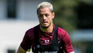 Javier Hernández en un entrenamiento del West Ham