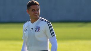 Javier Hernández durante un entrenamiento con el Tri