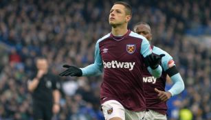 Chicharito, durante partido del West Ham United 