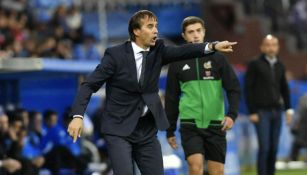 Lopetegui lanza una indicación a los jugadores del Real Madrid