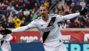 Zlatan Ibrahimovic celebra gol con el Galaxy