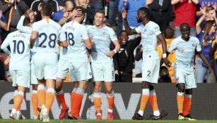 Ross Barkley festeja con su compañeros su gol vs el Southampton 