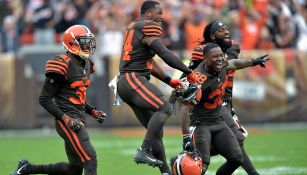 Jugadores de los Browns enloquecen tras el triunfo