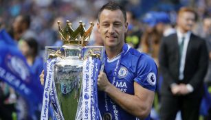 John Terry levanta el título de la Premier League