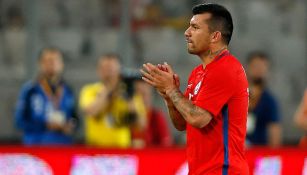 Gary Medel se lamenta en juego de Chile 