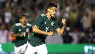 Raúl Jiménez celebra gol la Selección Mexicana