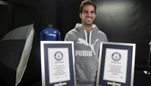 Cesc Fábregas presumes sus logros de Guinness