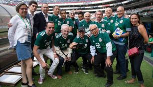 Exjugadores de México 1968 en el Estadio Azteca