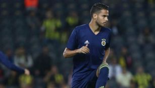 Diego Reyes durante un calentamiento del Fenerbahce 