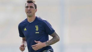 Mandzukic durante entrenamiento con la Juve