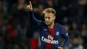 Neymar festeja un gol con el PSG