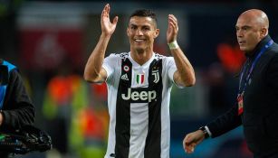 Cristiano Ronaldo aplaude tras la victoria de la Juventus