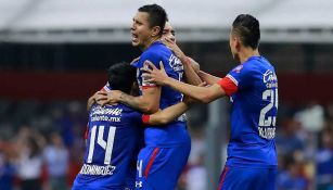 Jugadores de Cruz Azul festejan el gol del empate