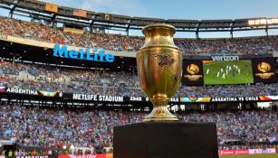 El trofeo de la Copa América, en el Metlife Stadium